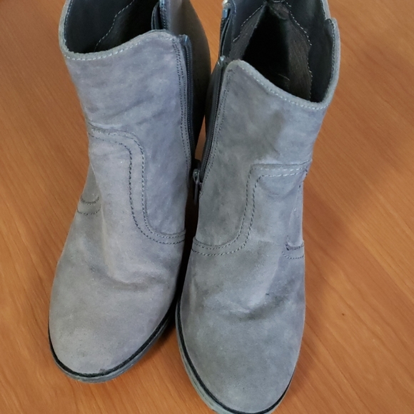 Boots - Picture 2 of 3